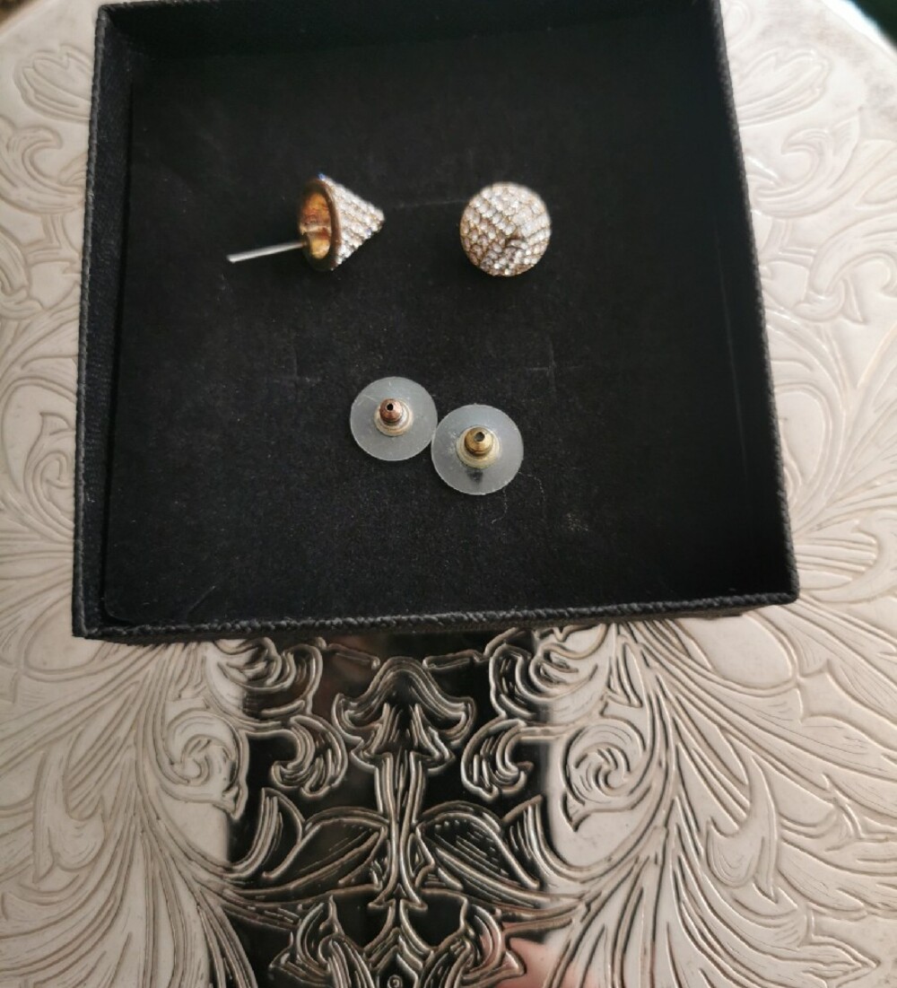 Sparkling Konus Round Crystal Stud Earrings - Gold Tone